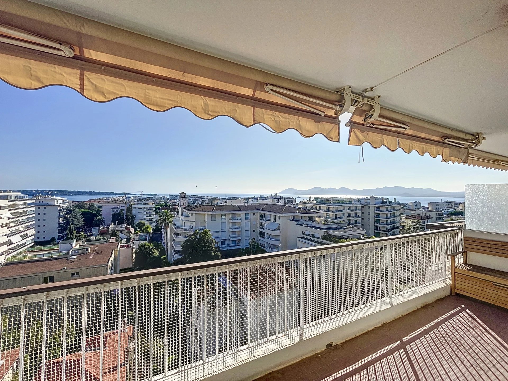 CANNES 3 ROOMS 65SQM SEA VIEW TERRACE CELLAR AND GARAGE