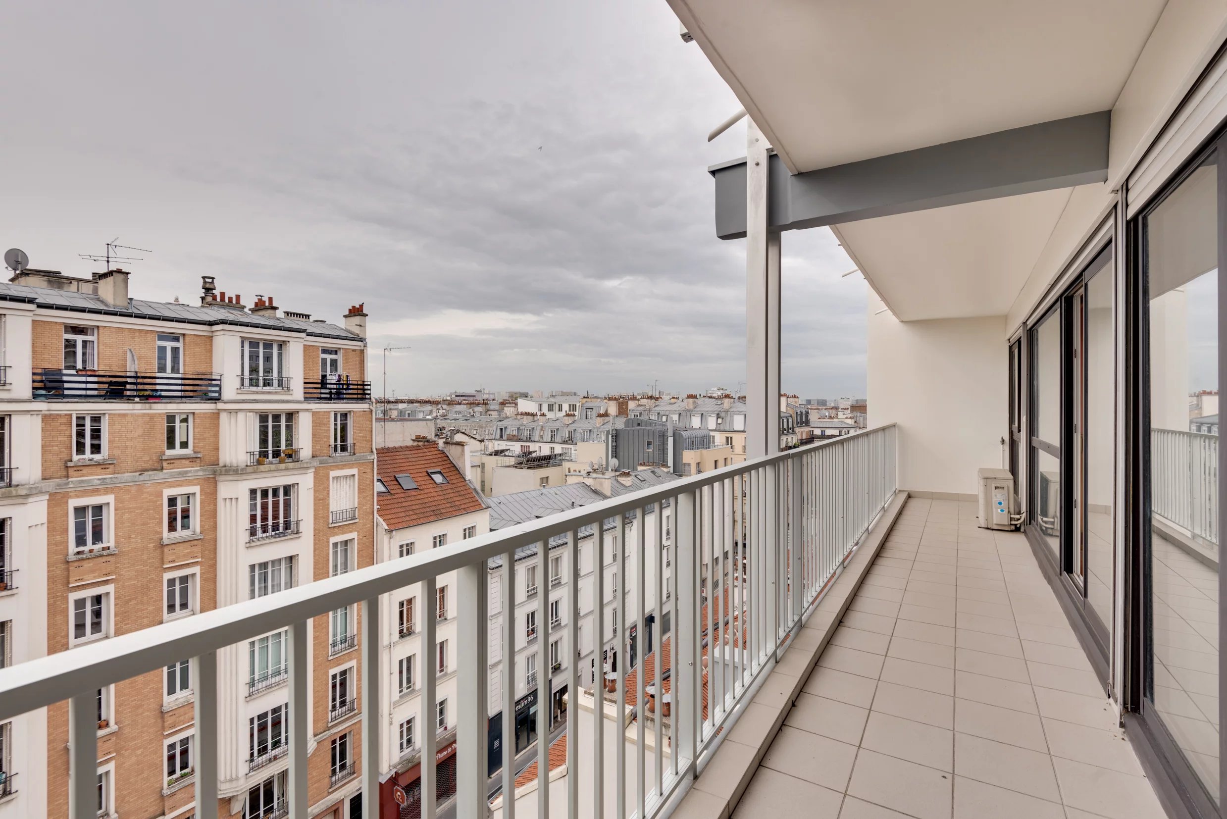 Nation - Appartement de 77m². Etage élevé. Terrasse 12m². Parking