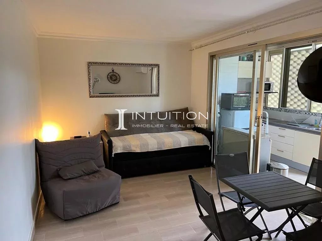 Cannes - Croix-des-Gardes : Appartement rez-de-jardin dans une résidence avec piscine d'une superficie totale de 44,06 m²