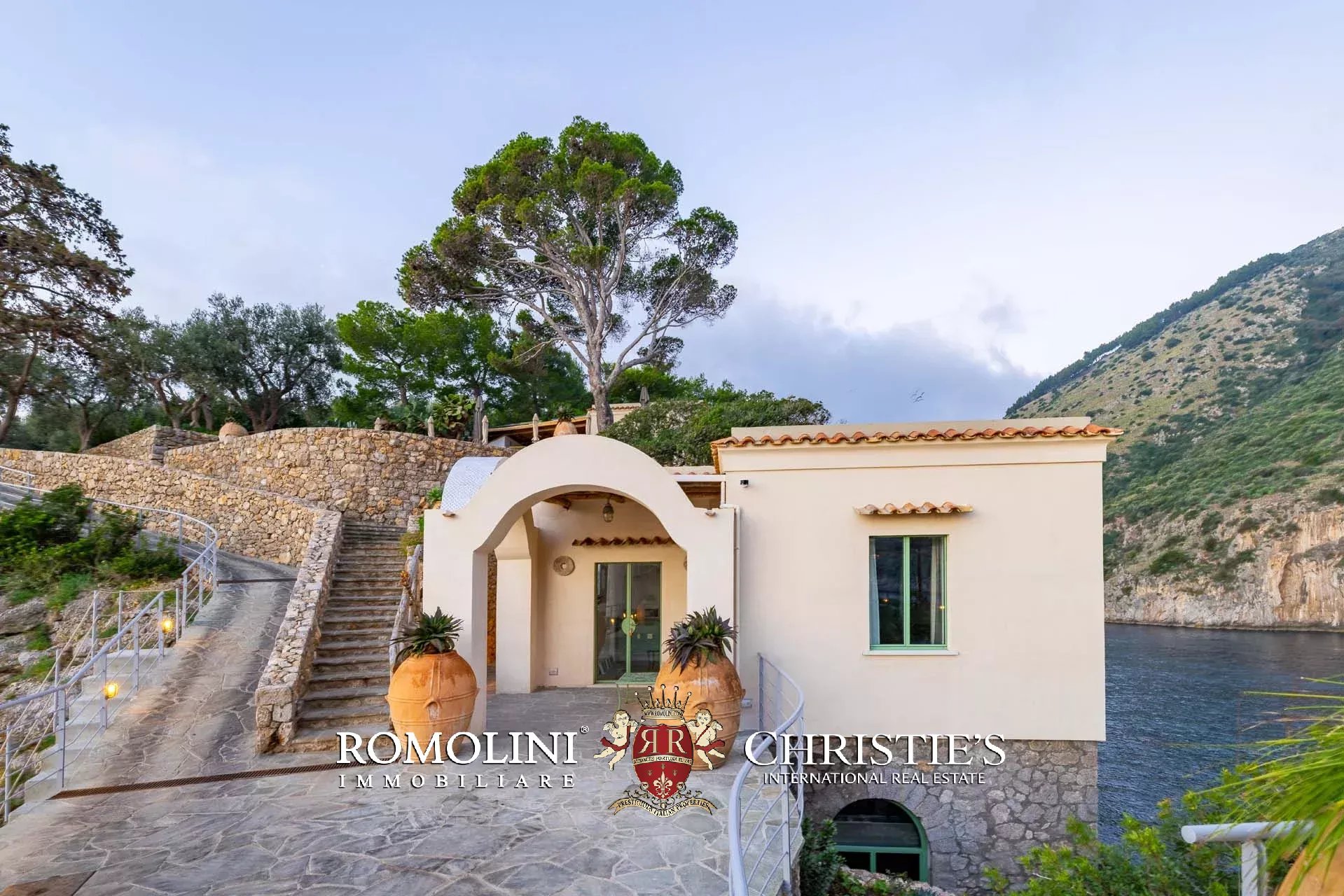 8 Bedroom Villa/Townhouse's Image 58