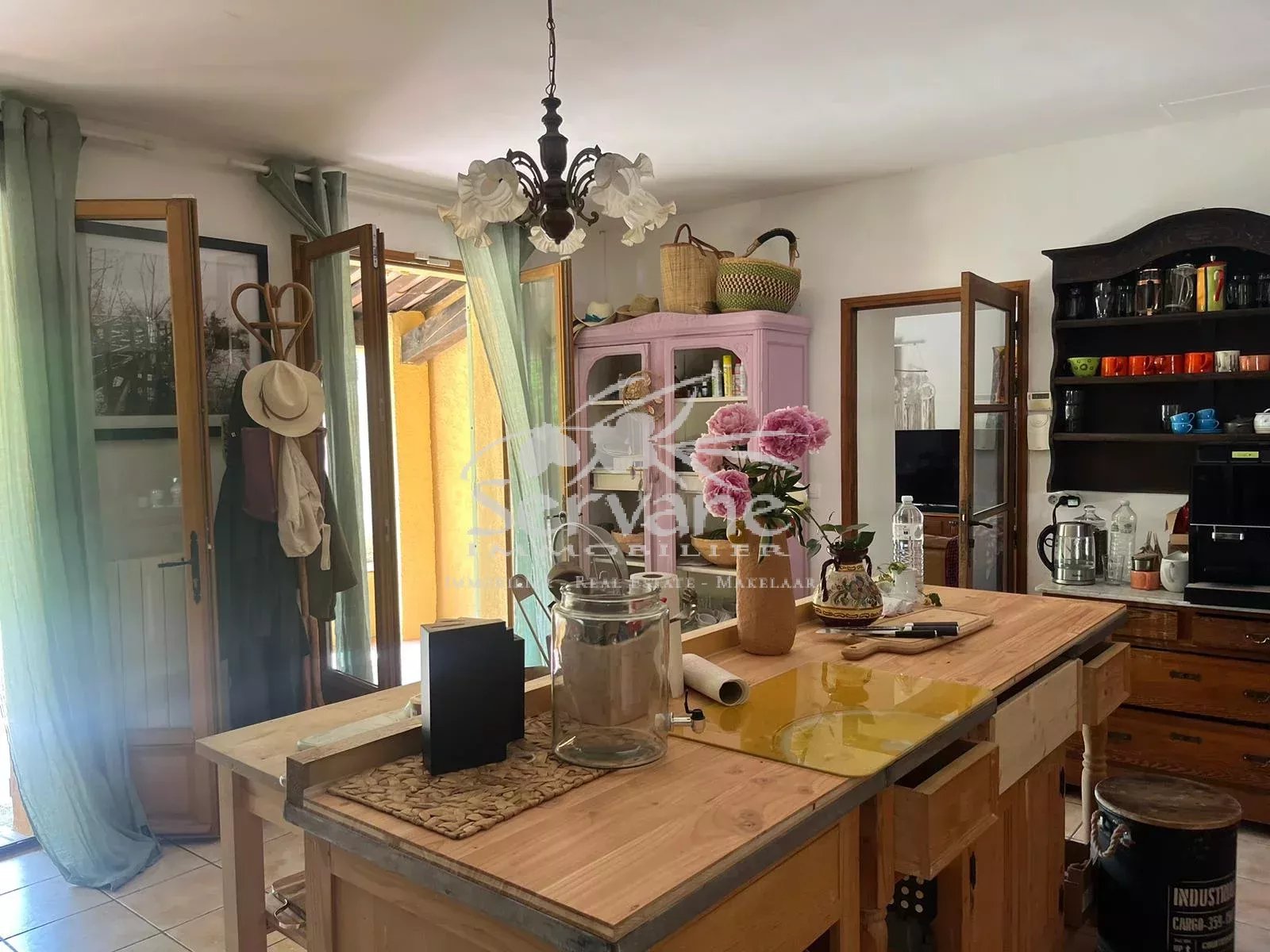 LORGUES VILLA T4 SUR 3220 m²