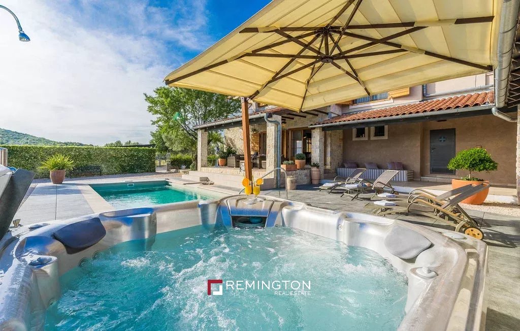 4 Bedroom Villa/Townhouse's Image 11