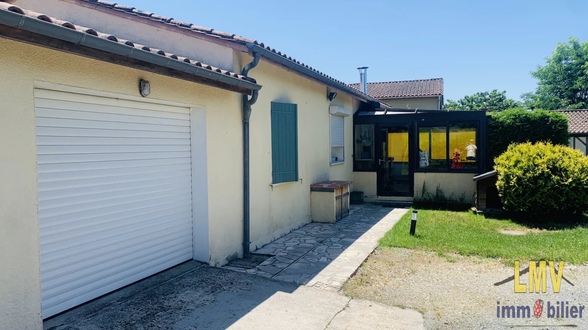 Maison de plain-pied avec jardin clos et garage