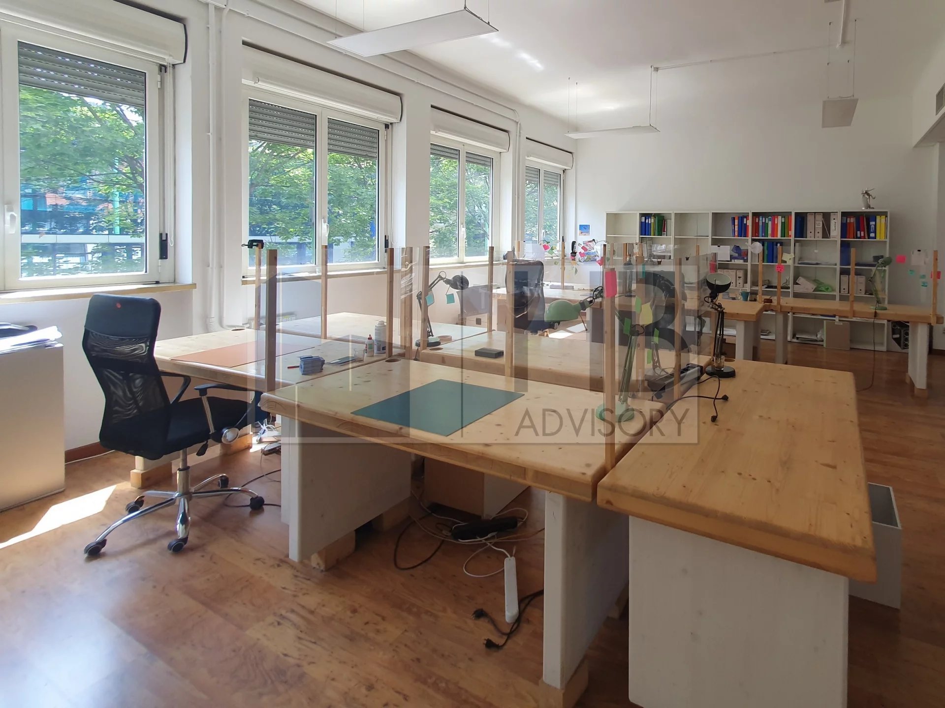 Laboratorio/Ufficio con magazzino