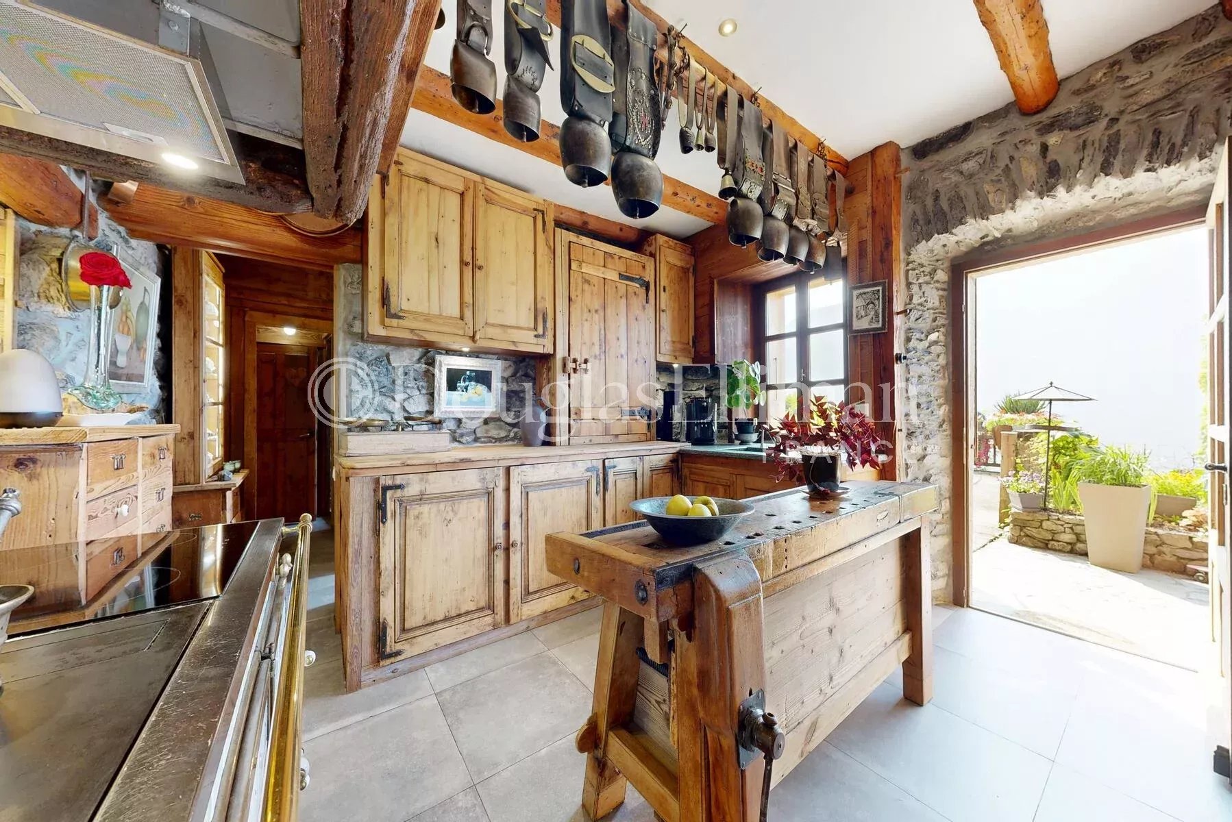 PASSY – Une auberge historique magnifiquement restaurée, dotée de 7 chambres. - Image nᵒ3