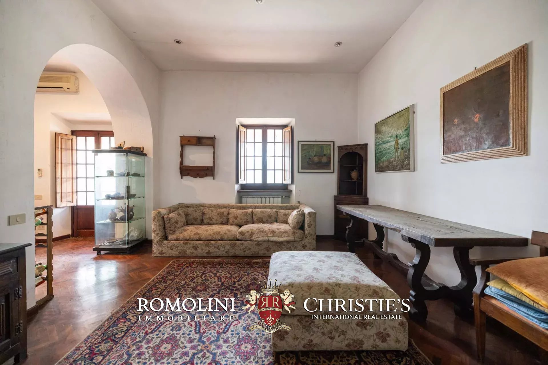 7 Bedroom Villa/Townhouse's Image 30