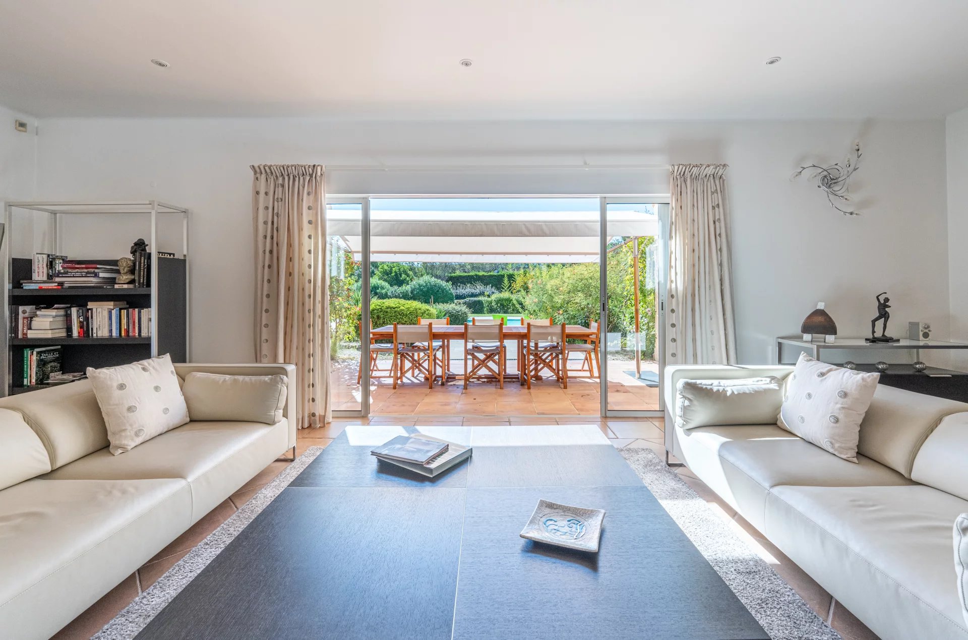 AIX-EN-PROVENCE NORD – MAISON 5 CHAMBRES – BUREAU – TERRAIN 1 HA – PISCINE - picture 3