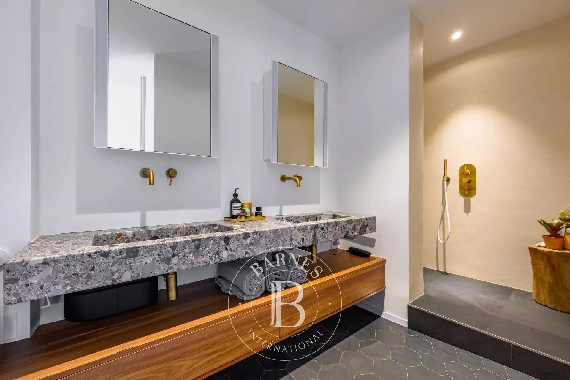 Daire Paris 4ème - picture 9