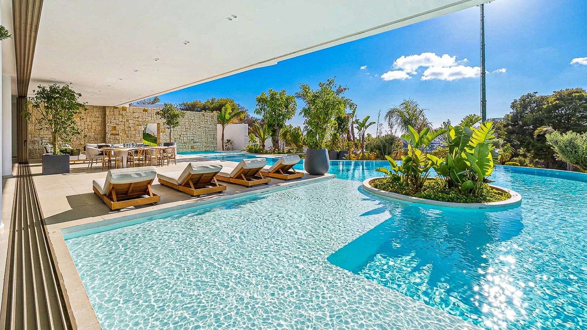 9 Bedroom Villa/Townhouse's Image 7