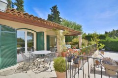 Chateauneuf Provencal Villa for sale with Panoramic Views — photo 6 of 7