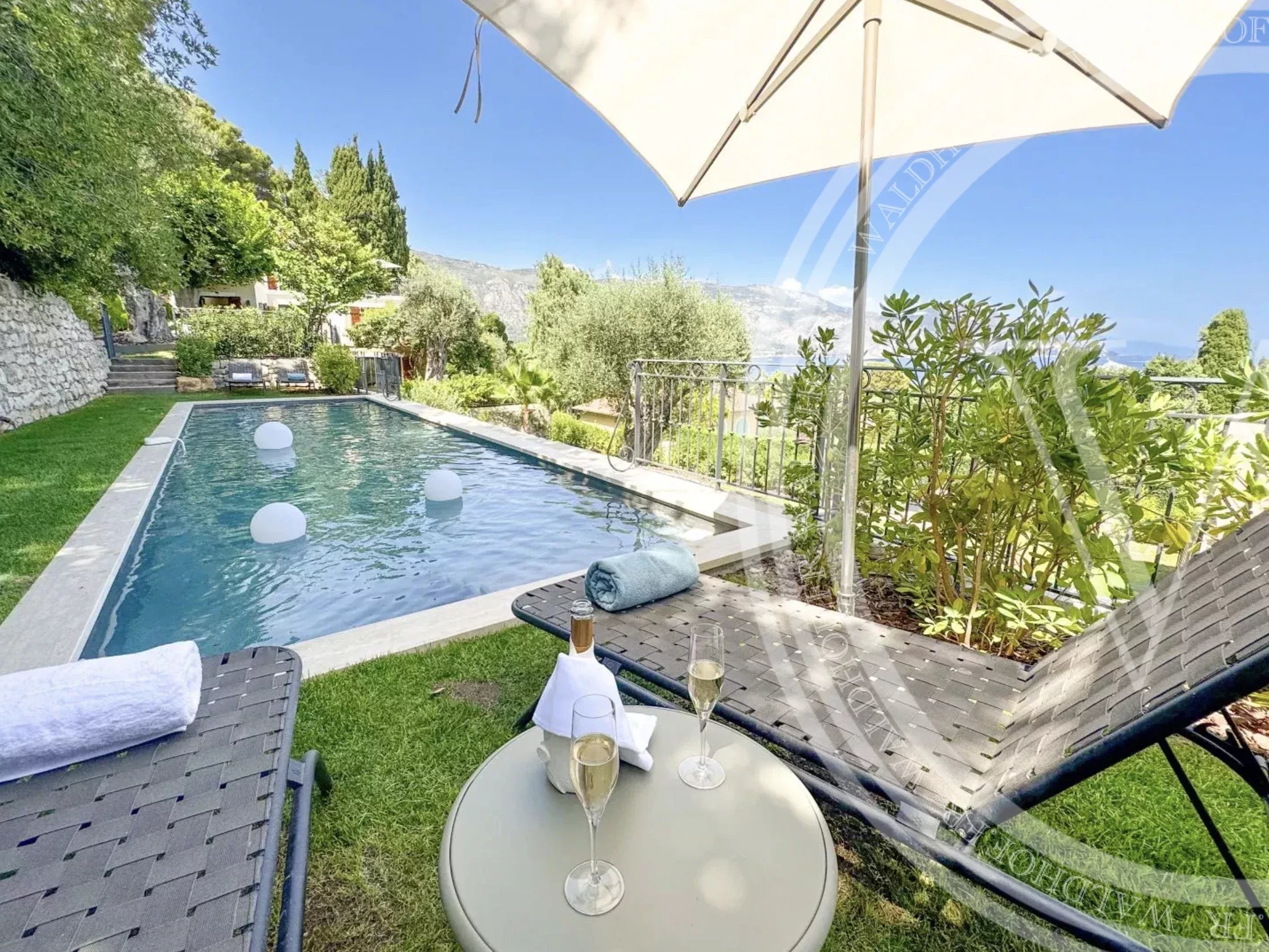 Villa contemporanea con vista sul mare, piscina riscaldata e studio indipendente a Saint-Jean-Cap-Ferrat