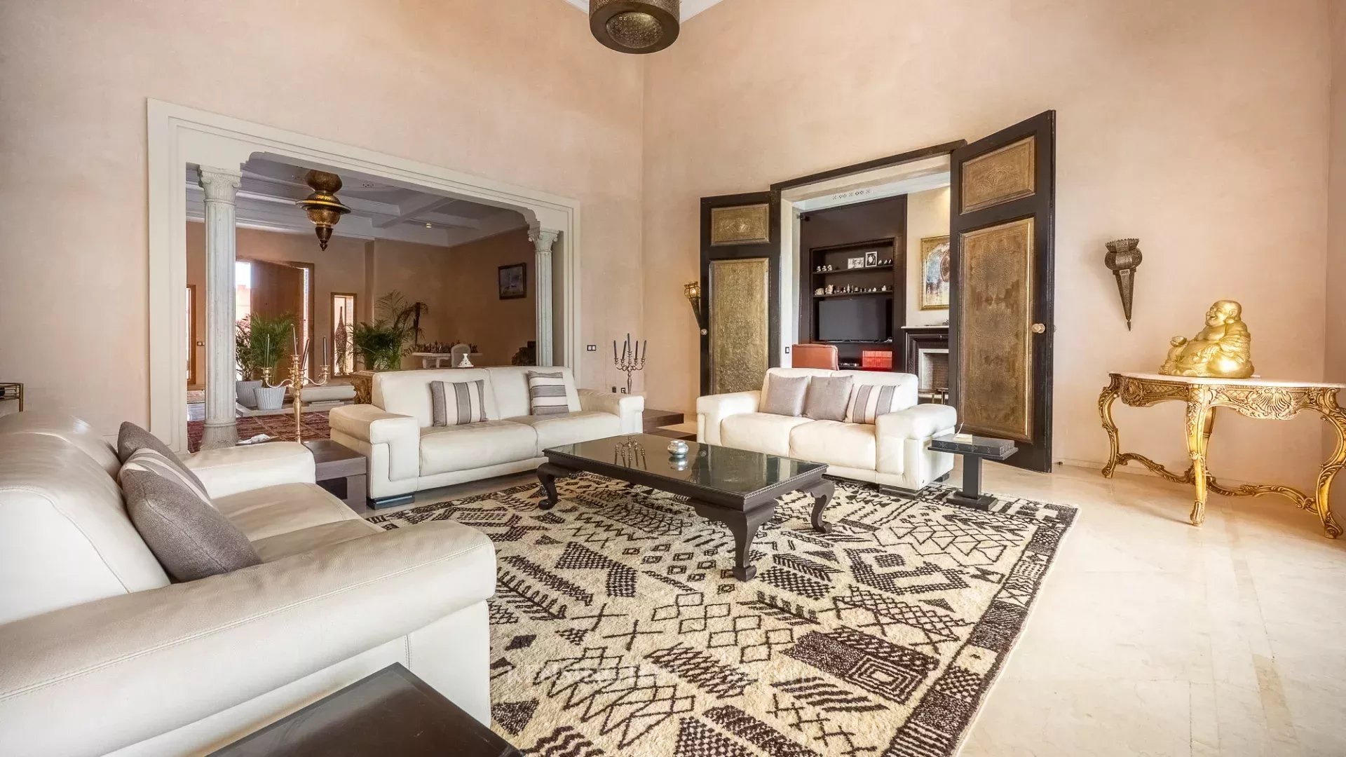 5 Bedroom Villa/Townhouse's Image 3