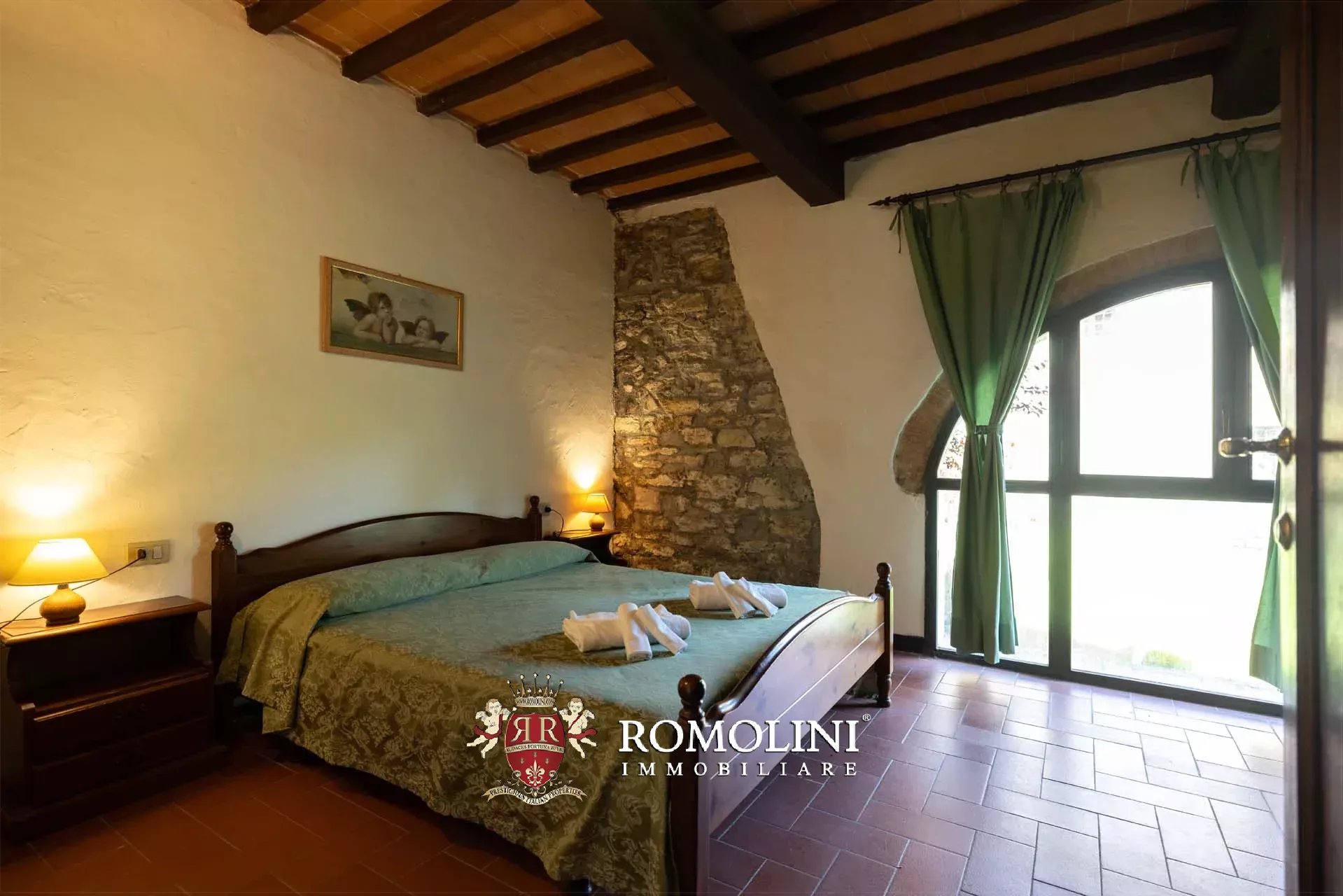 34 Bedroom Vineyard's Image 79
