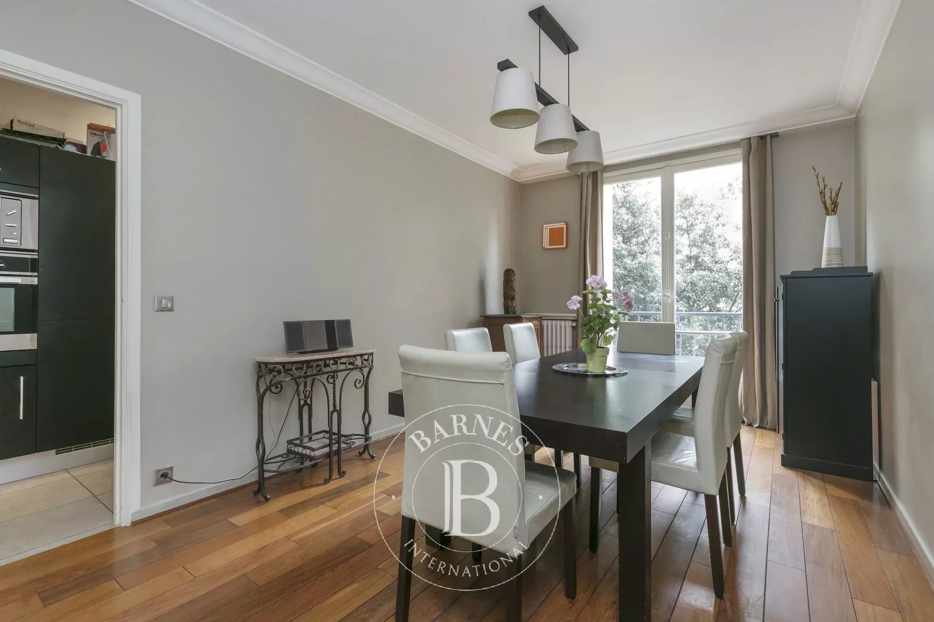 NEUILLY - MAIRIE MERMOZ - 3-BEDROOM APARTMENT - picture 4