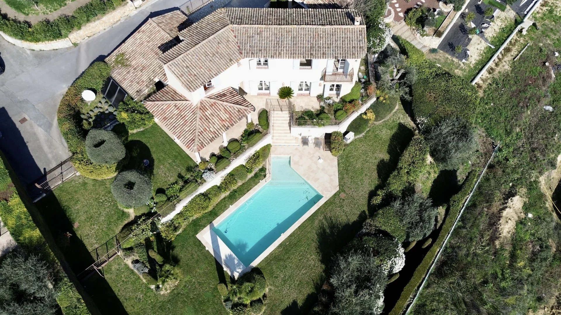  Image of Villa - 4 Bedrooms for Sale in Alpes-Maritimes-Vence-France, Image 14