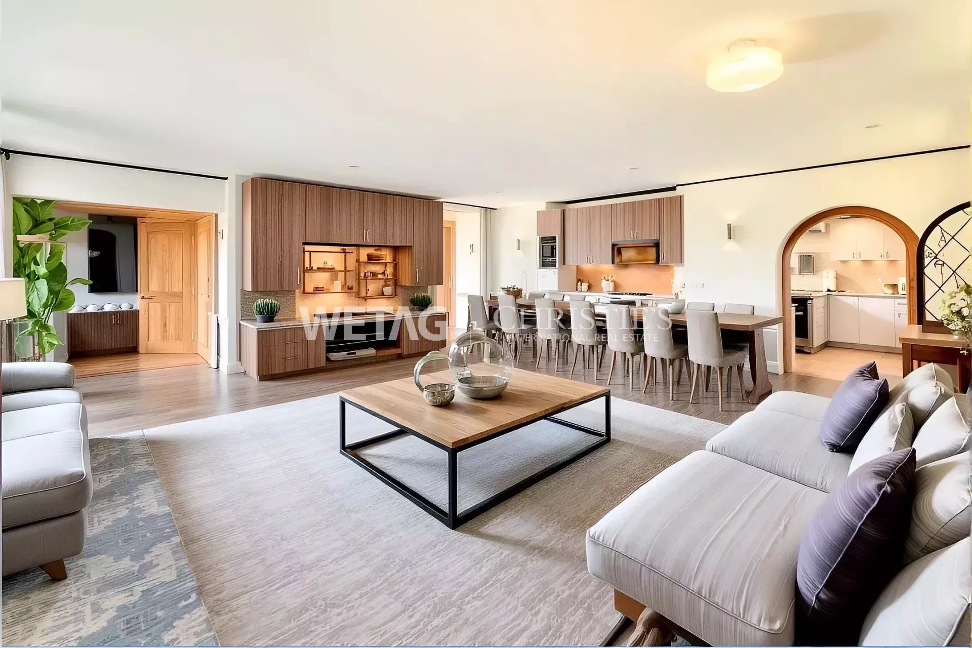 7 Bedroom Villa/Townhouse's Image 6