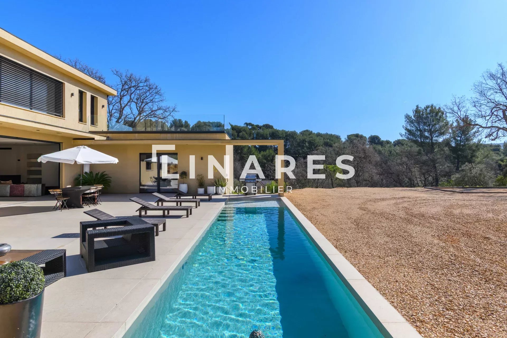 QUINTESSENCE - Villa T5 de 240m² - Garage de 115m² - Piscine - Terrain de 2900m² - 13011 EOURES