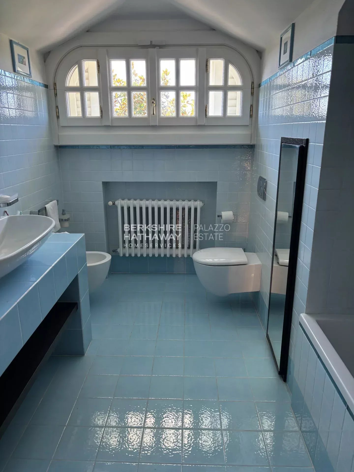 Magnificent detached villa with a large garden, minutes from the sea and Pietrasanta