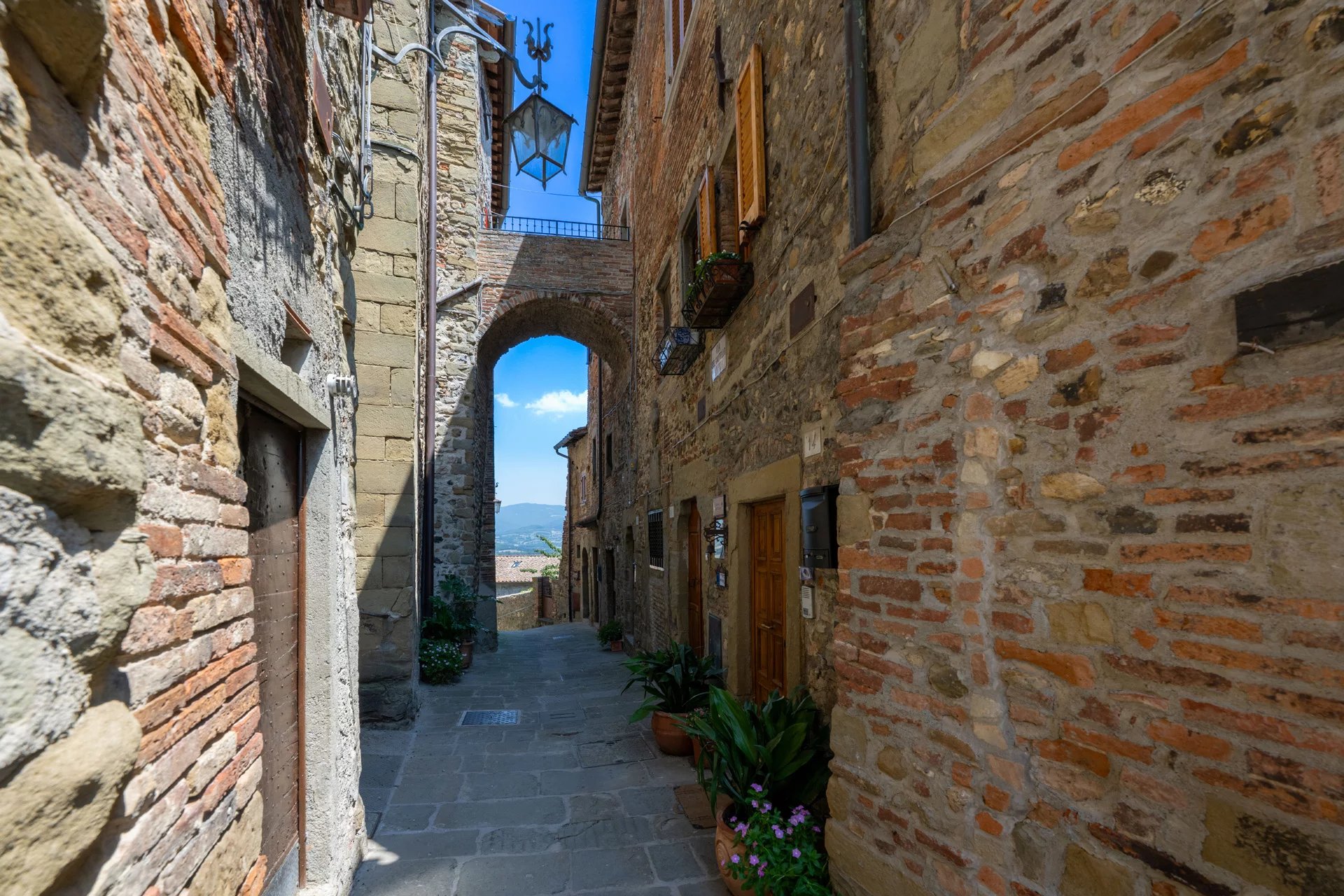 AFFASCINANTE CIELOTERRA IN VENDITA NEL CENTRO STORICO DI ANGHIARI, TOSCANA