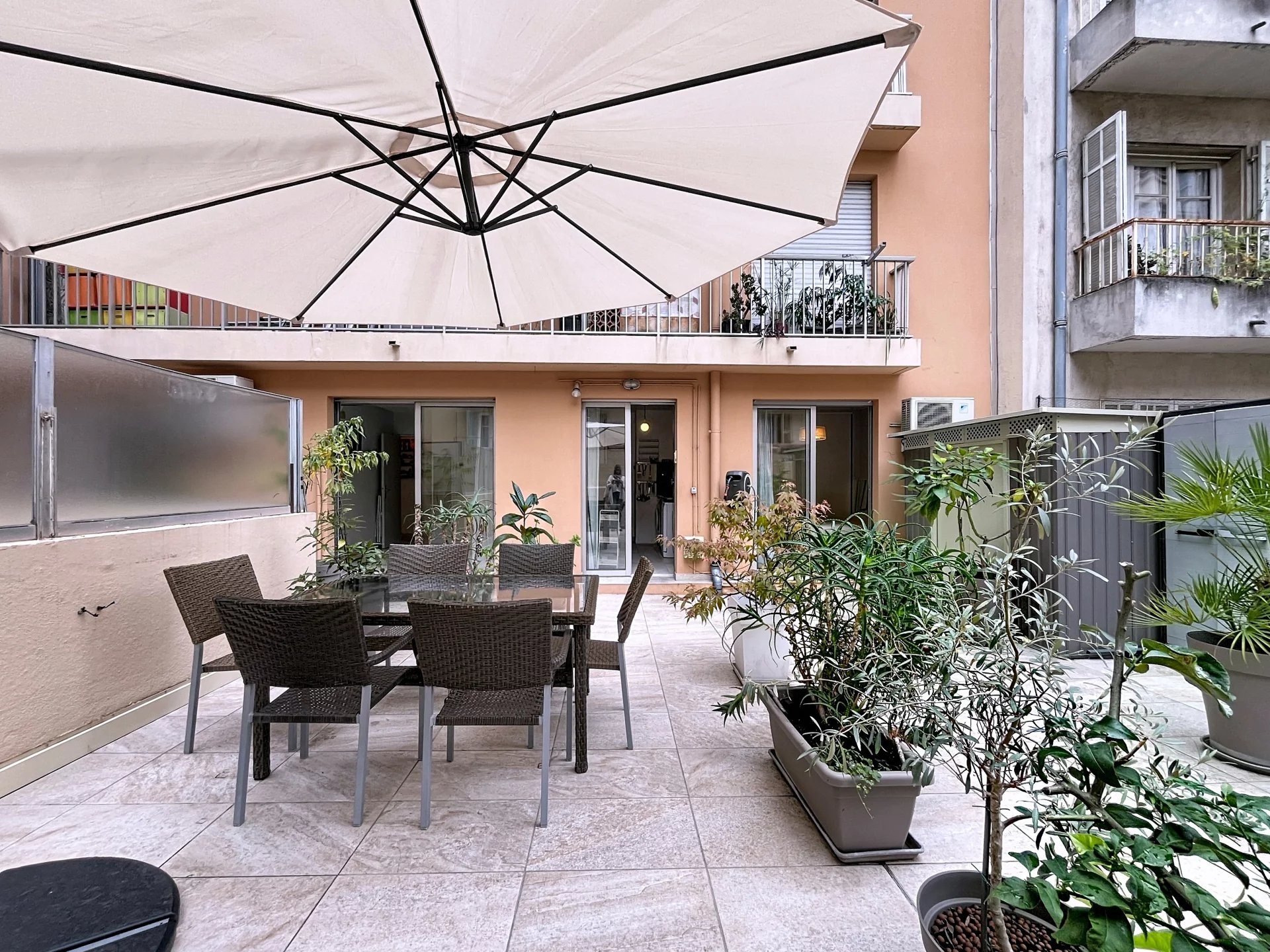 NICE - RIQUIER: APPARTEMENT 4 P TERRASSE