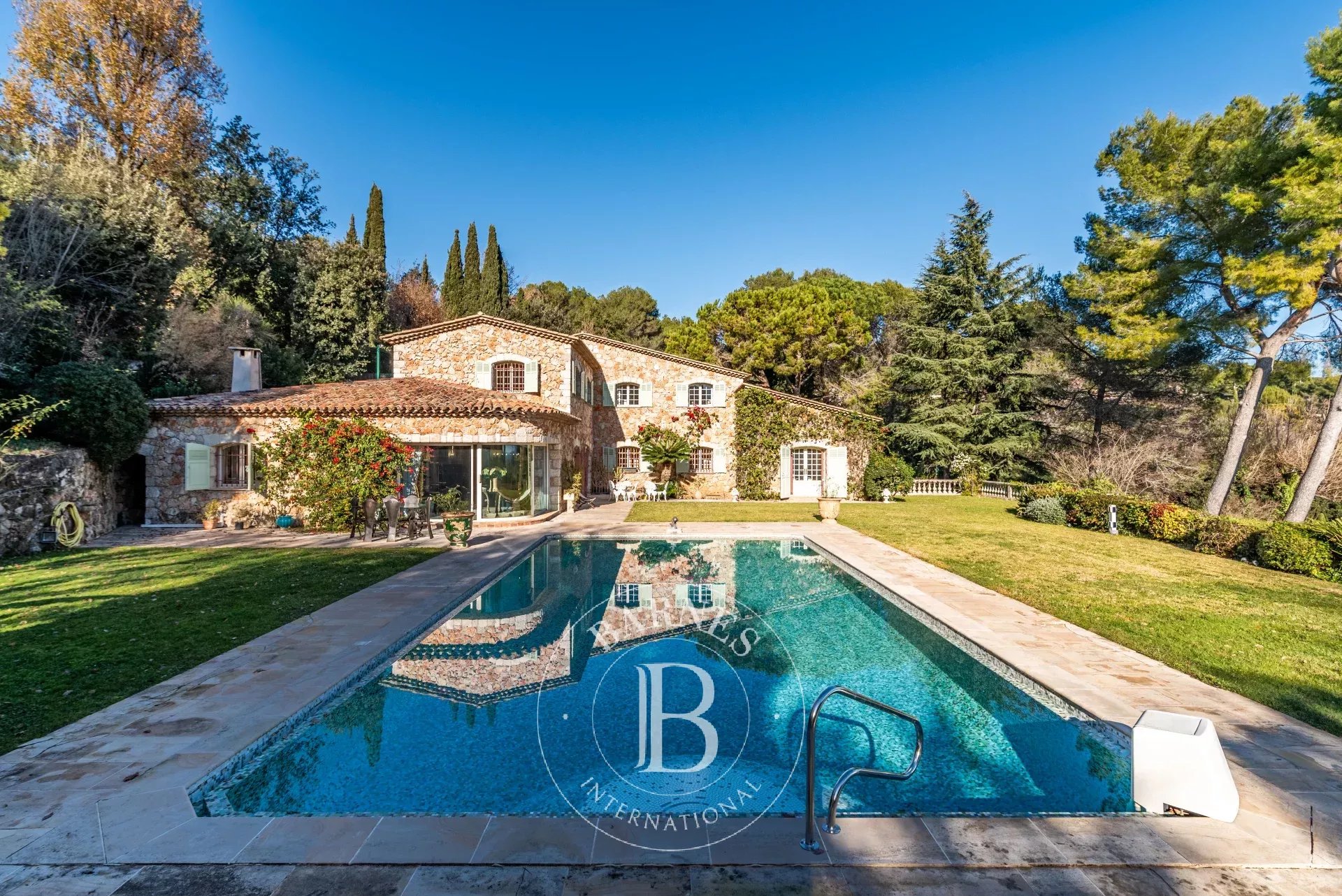Near Saint-Paul de Vence - Exceptional property with panoramic sea views