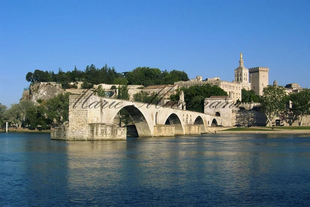 Avignon centre, immeuble de rapport dans un quartier renommé