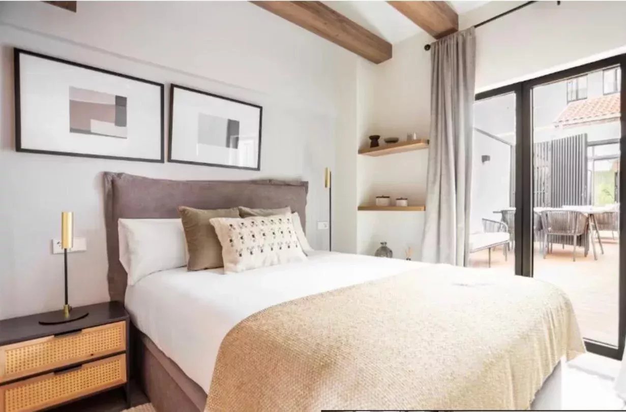 Penthouse with Terrace in the Heart of Madrid-Cortes