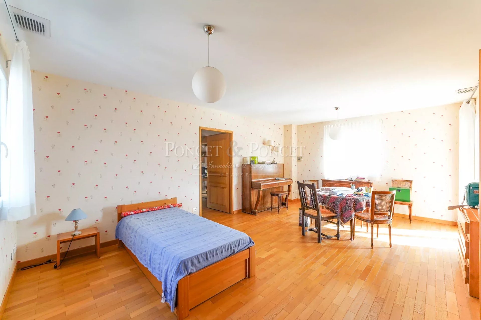 6 Bedroom Villa/Townhouse's Image 8