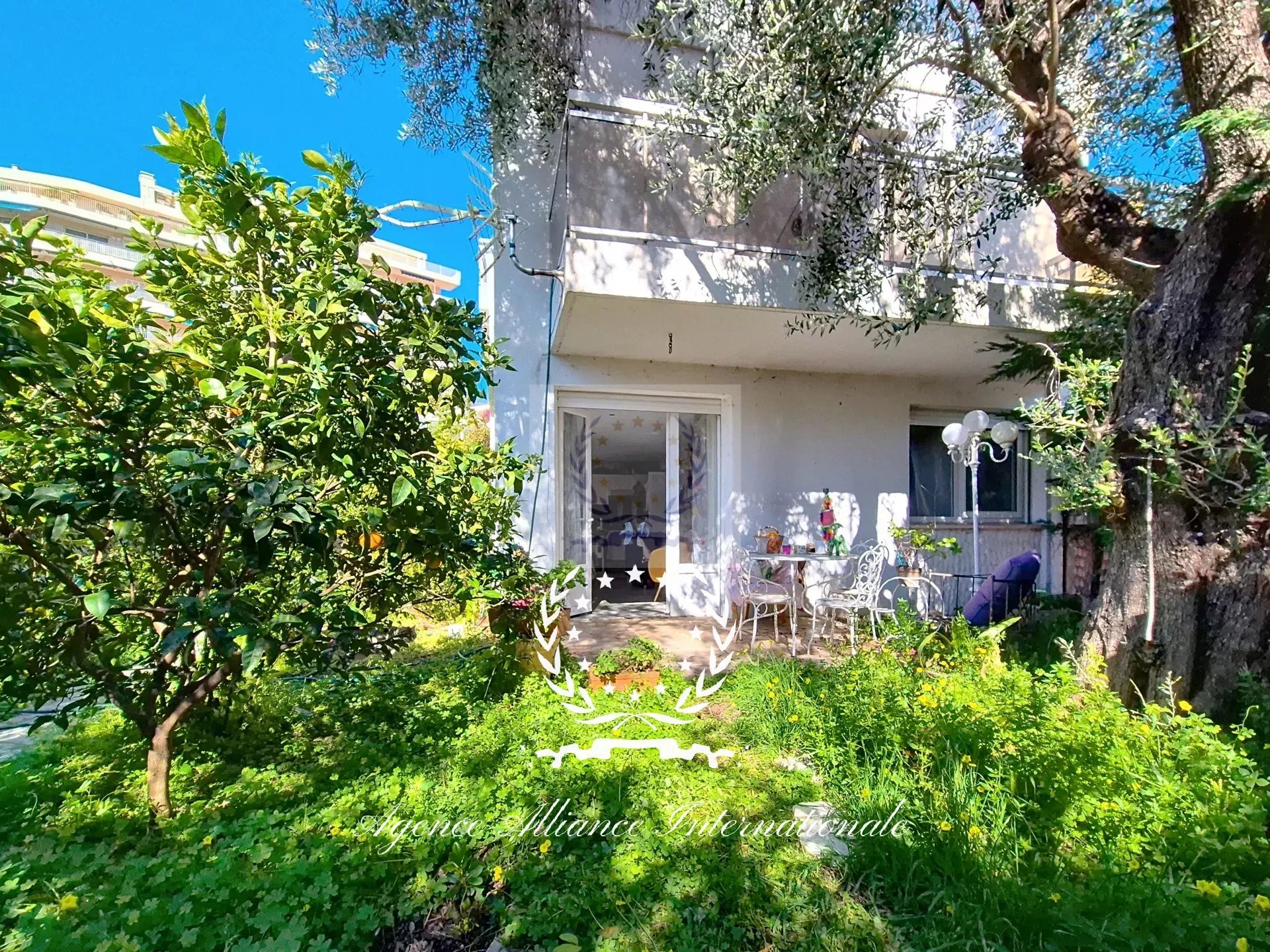 MAISON FAMILIALE – PISCINE & POOL HOUSE – GARAGE 100 M²
