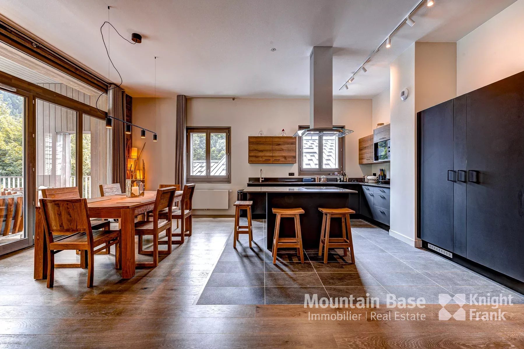 Photo of Newly built, 3-bedroom, 3-bathroom penthouse apartment in Chamonix centre