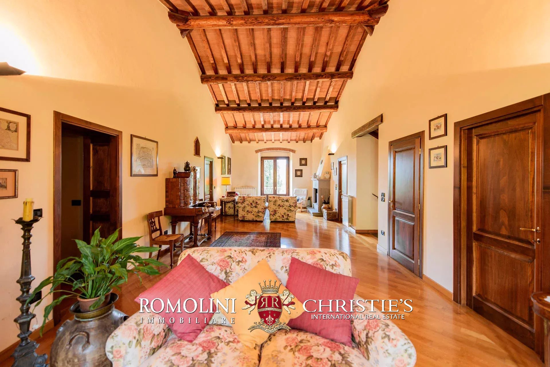 6 Bedroom Villa/Townhouse's Image 46