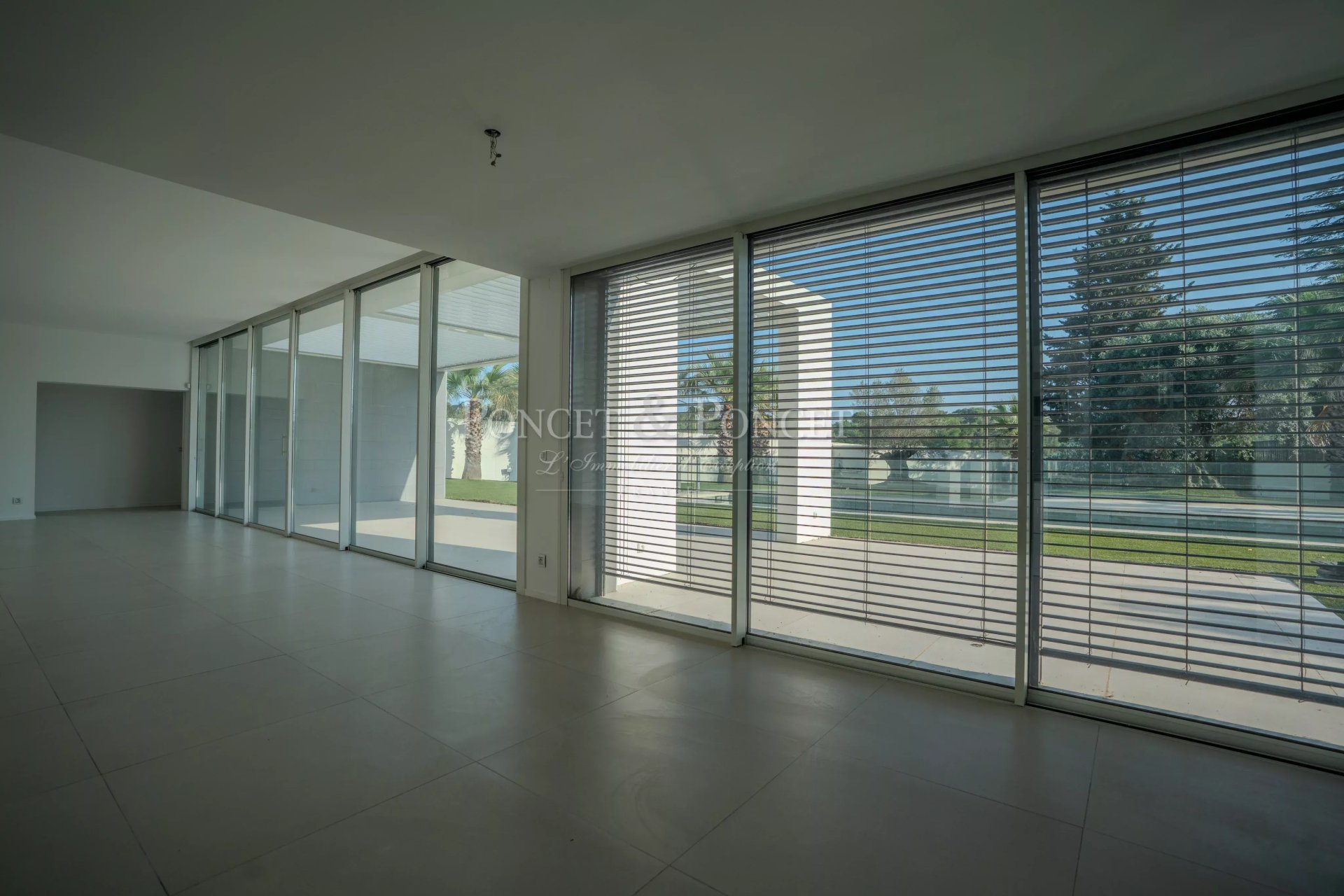 6 Bedroom Villa/Townhouse's Image 17