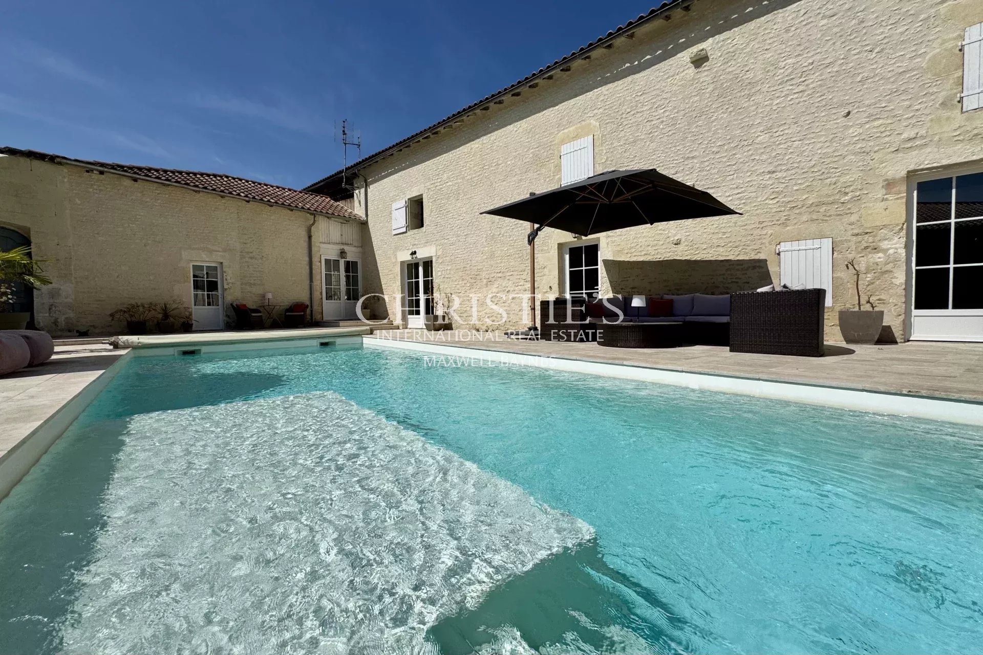 7 Bedroom Villa/Townhouse's Image 37
