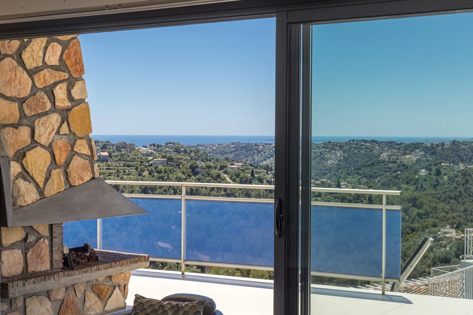 Proche Nice - Colomars - Superbe propriété de caractère avec vue panoramique exceptionnelle