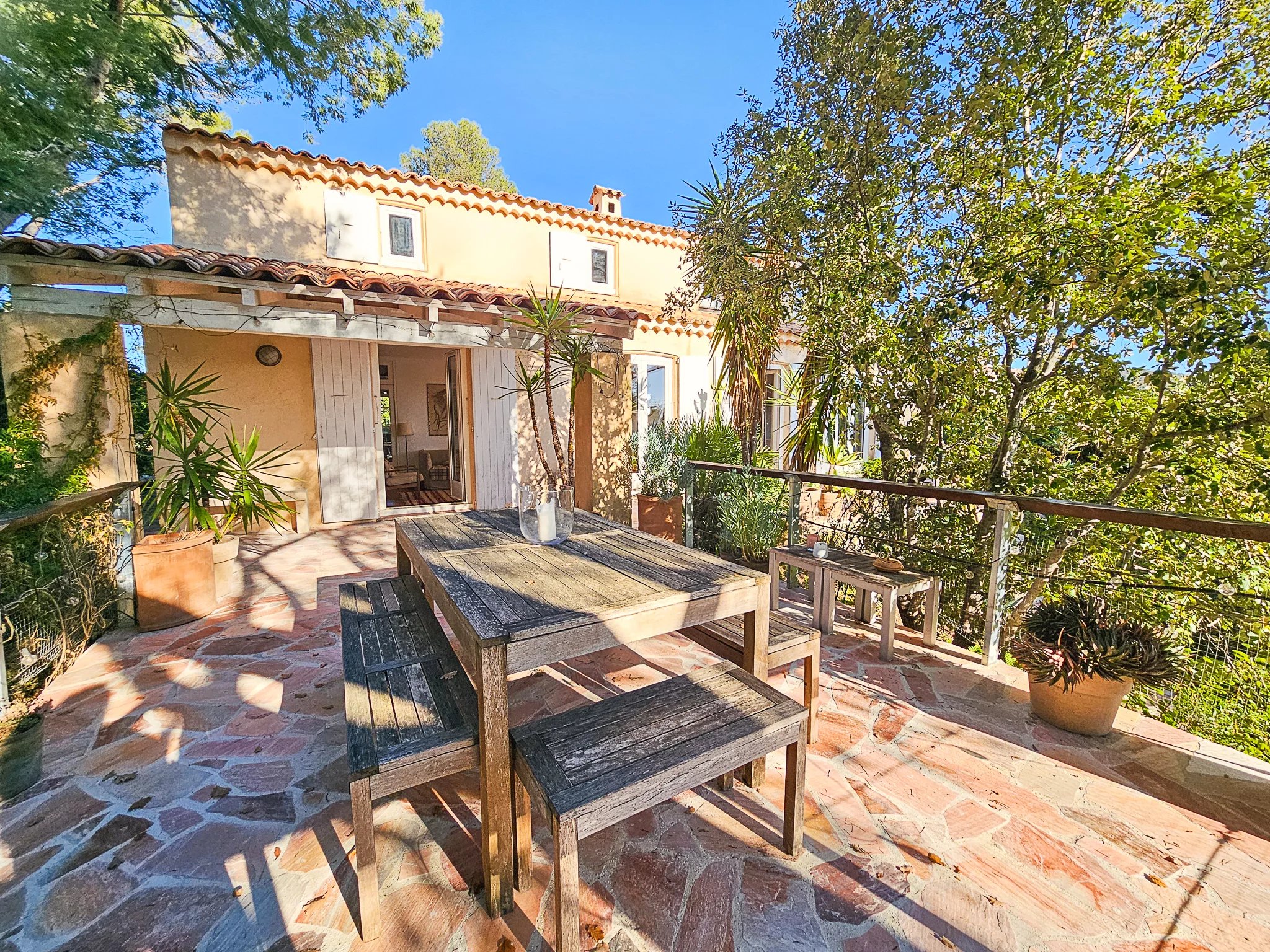Belle propriété plein sud avec piscine et jardin arboré à Saint-Raphaël