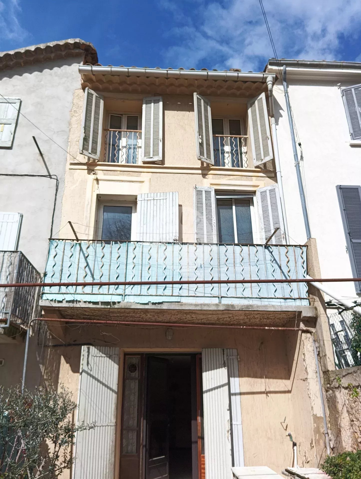 MAISON DE VILLAGE JARDINET + GARAGE A RENOVER