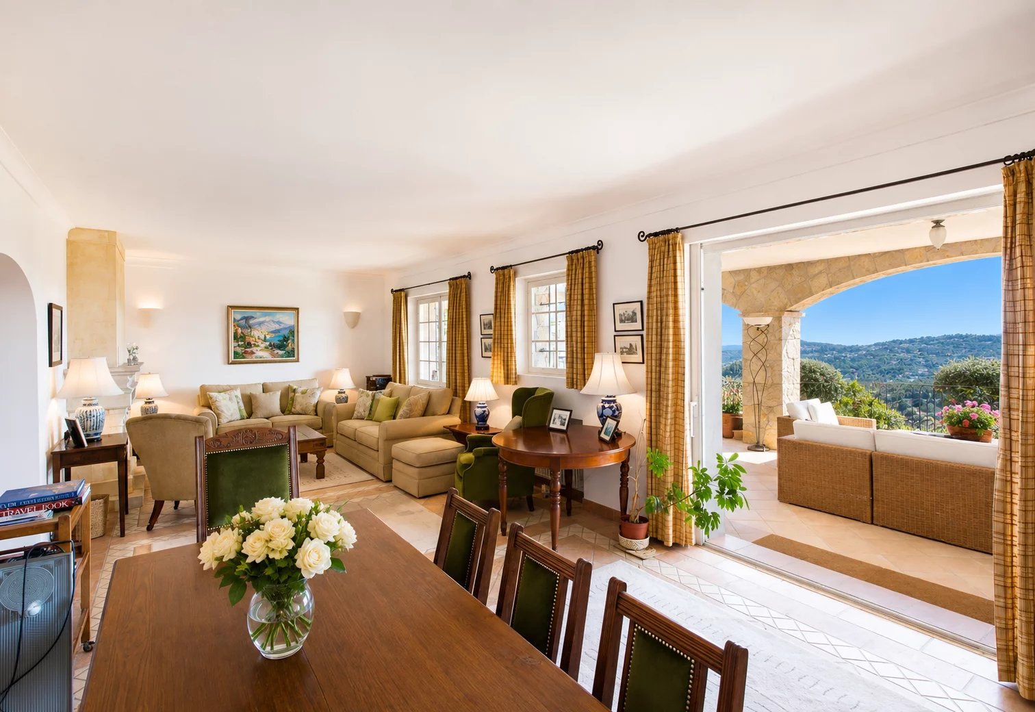  Image of Villa - 6 Bedrooms for Sale in Alpes-Maritimes-Spéracèdes-France, Image 14