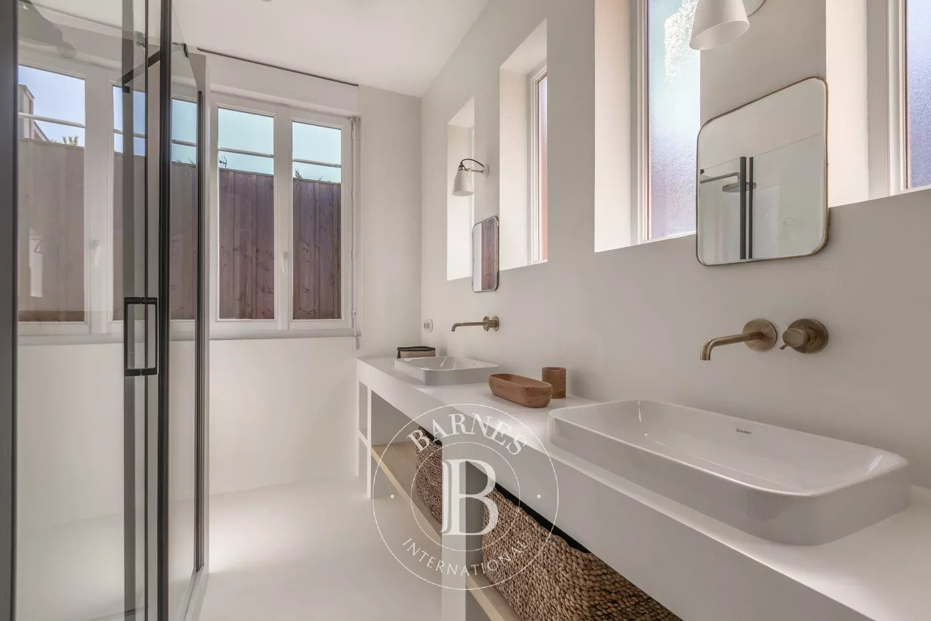 SUMPTUOUS FRONT-LINE VILLA IN CAP FERRET VILLAGE - picture 12 title=
