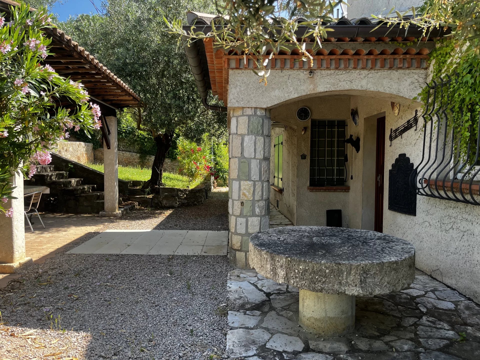 VILLA T7 AVEC PISCINE CARCES