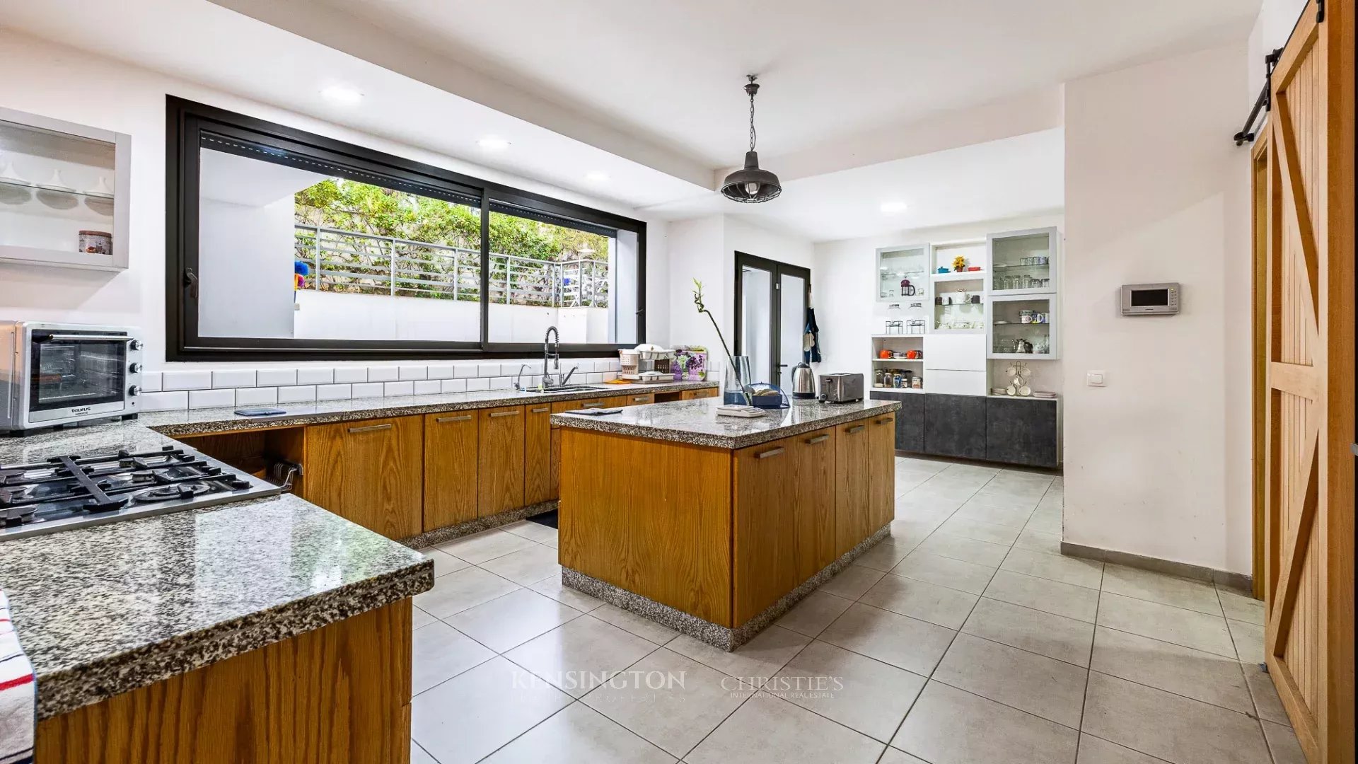 8 Bedroom Villa/Townhouse's Image 24