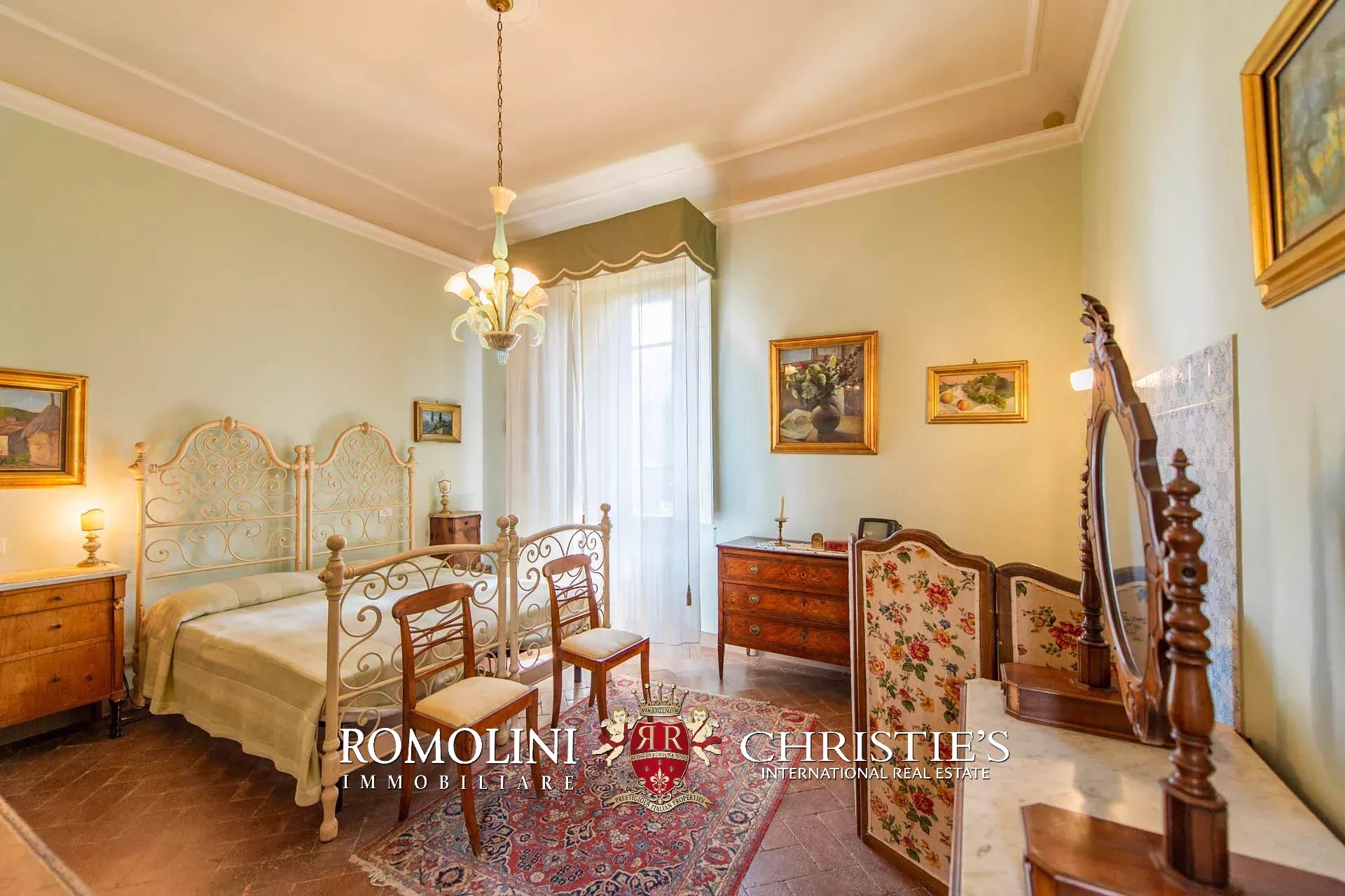16 Bedroom Vineyard's Image 47