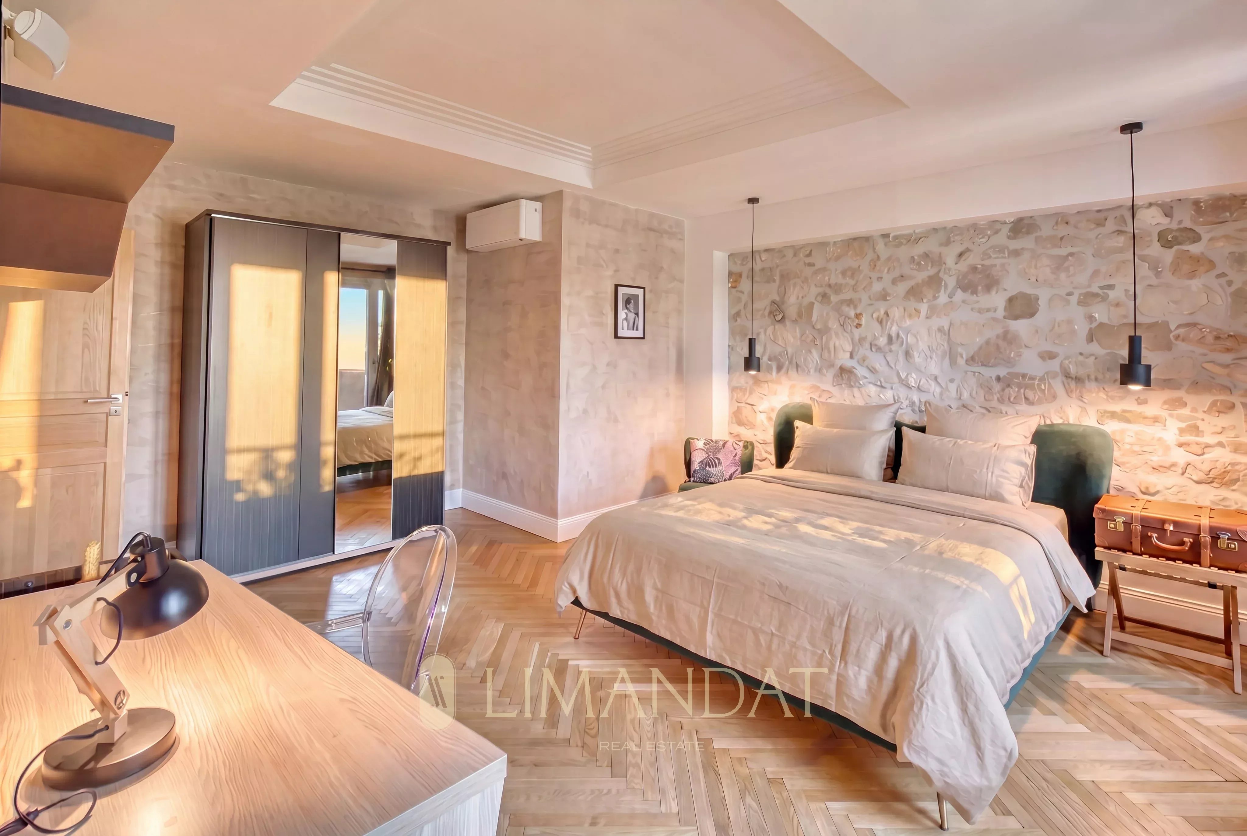 Location longue durée | Nice – Villa Belle Époque 5 suites, vue mer, piscine chauffée, jardin luxuriant