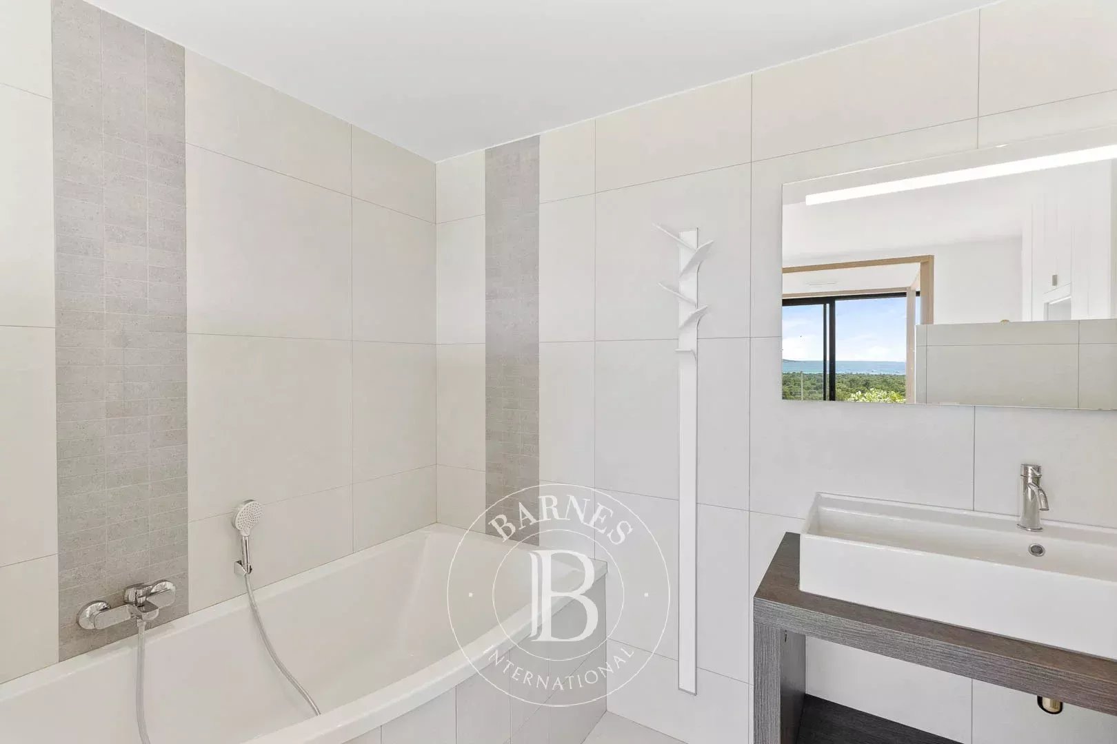 Sainte-Lucie-de-Porto-Vecchio  - Villa 6 Pi&egrave;ces 5 Chambres - picture 8