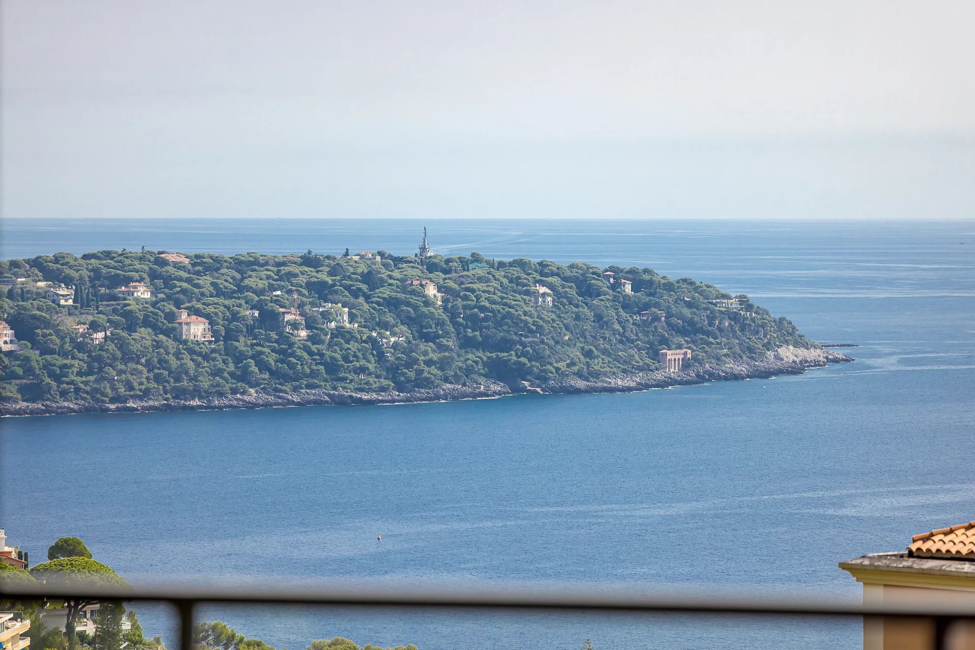 Beautiful apartment with panoramic sea view