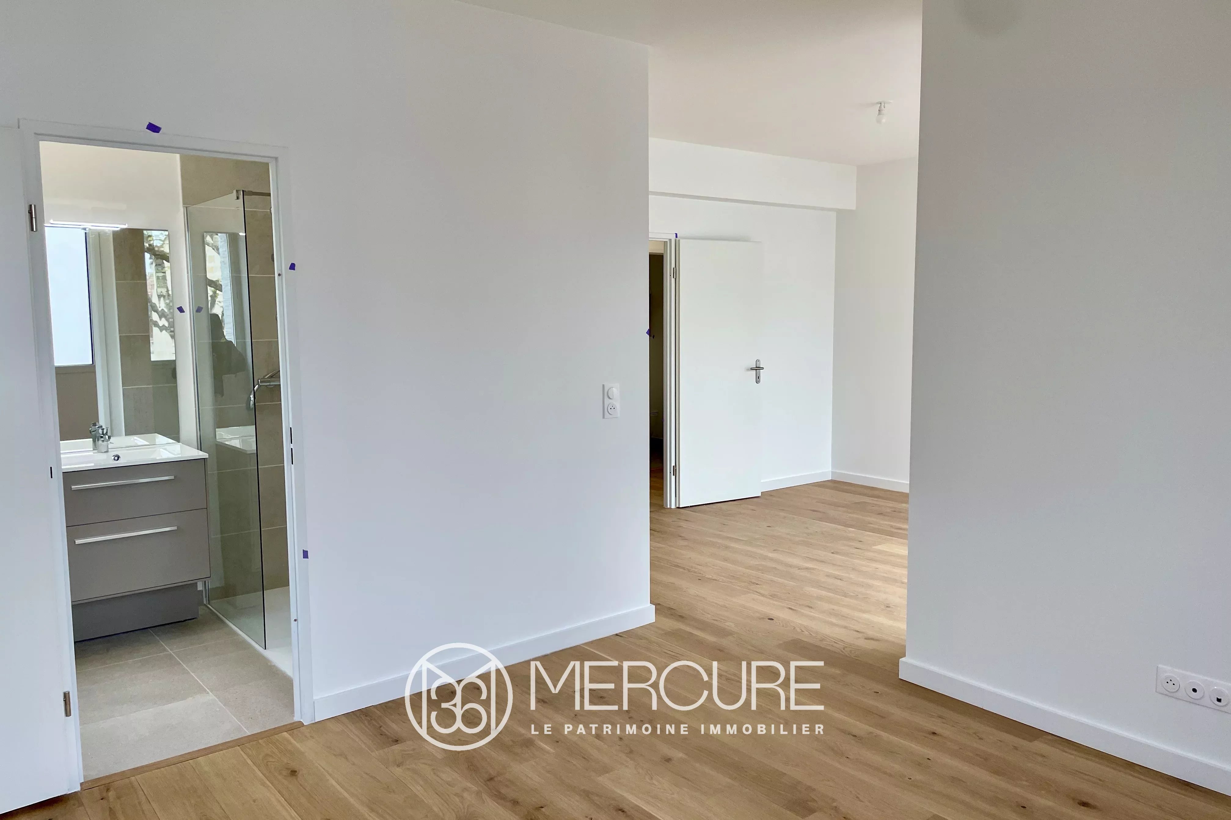 SAINT SEURIN –  GRAND APPARTEMENT AVEC TERRASSES ET PARKING - 900951bxA