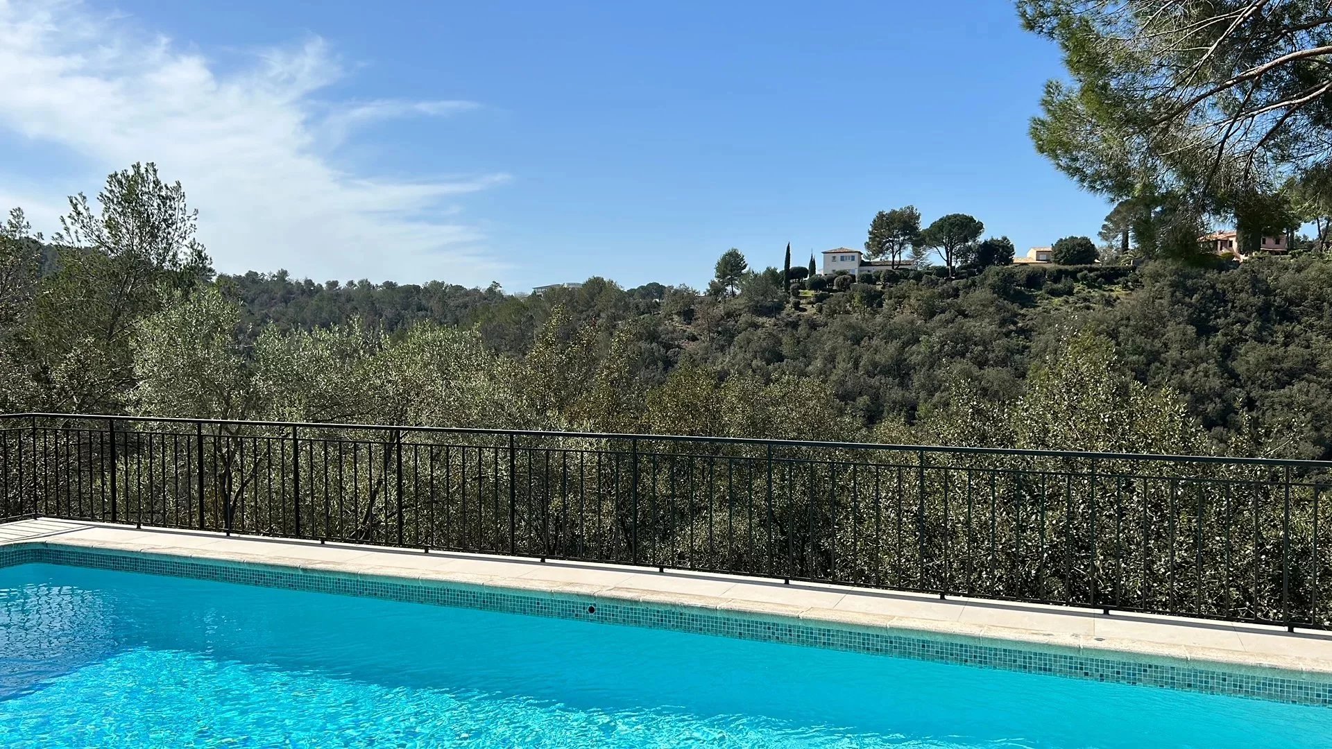 Villa de 6 chambres dans un domaine renomé et sécurisé 15