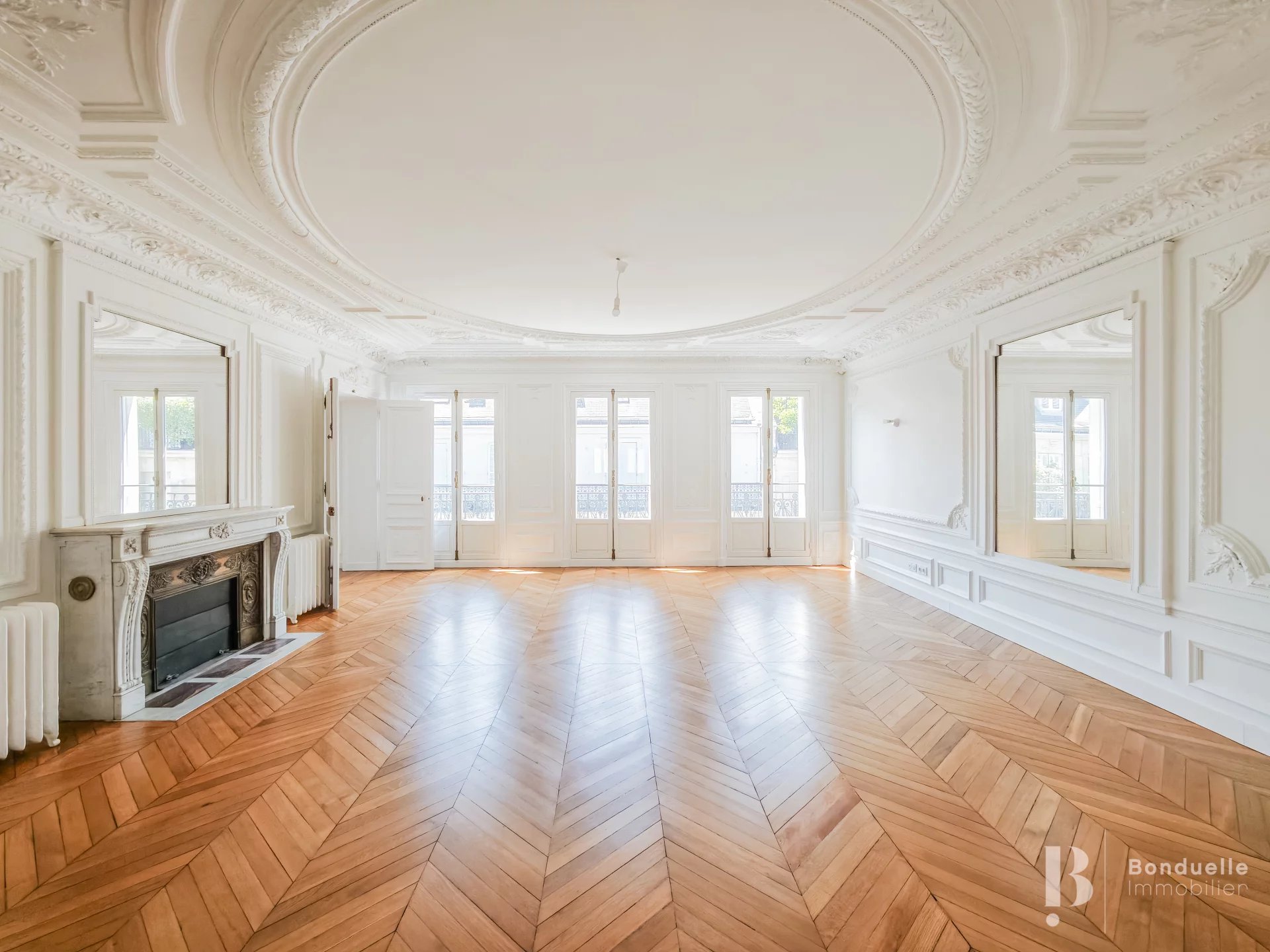 PARIS VIII - 6 PIÈCES DE 238 M²  - 4e ETAGE - REFAIT A NEUF - RUE DE MIROMESNIL