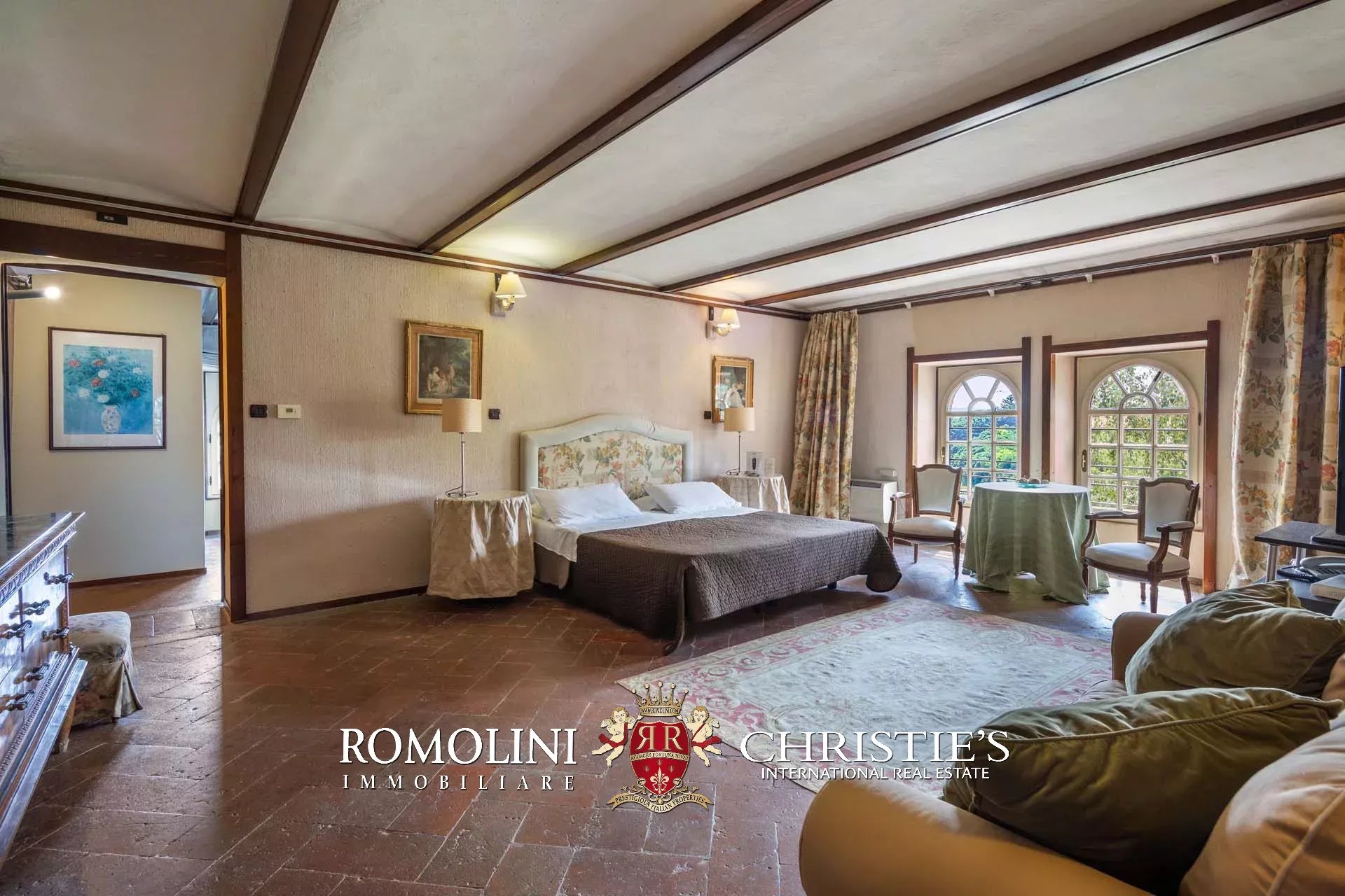 10 Bedroom Chateau's Image 21