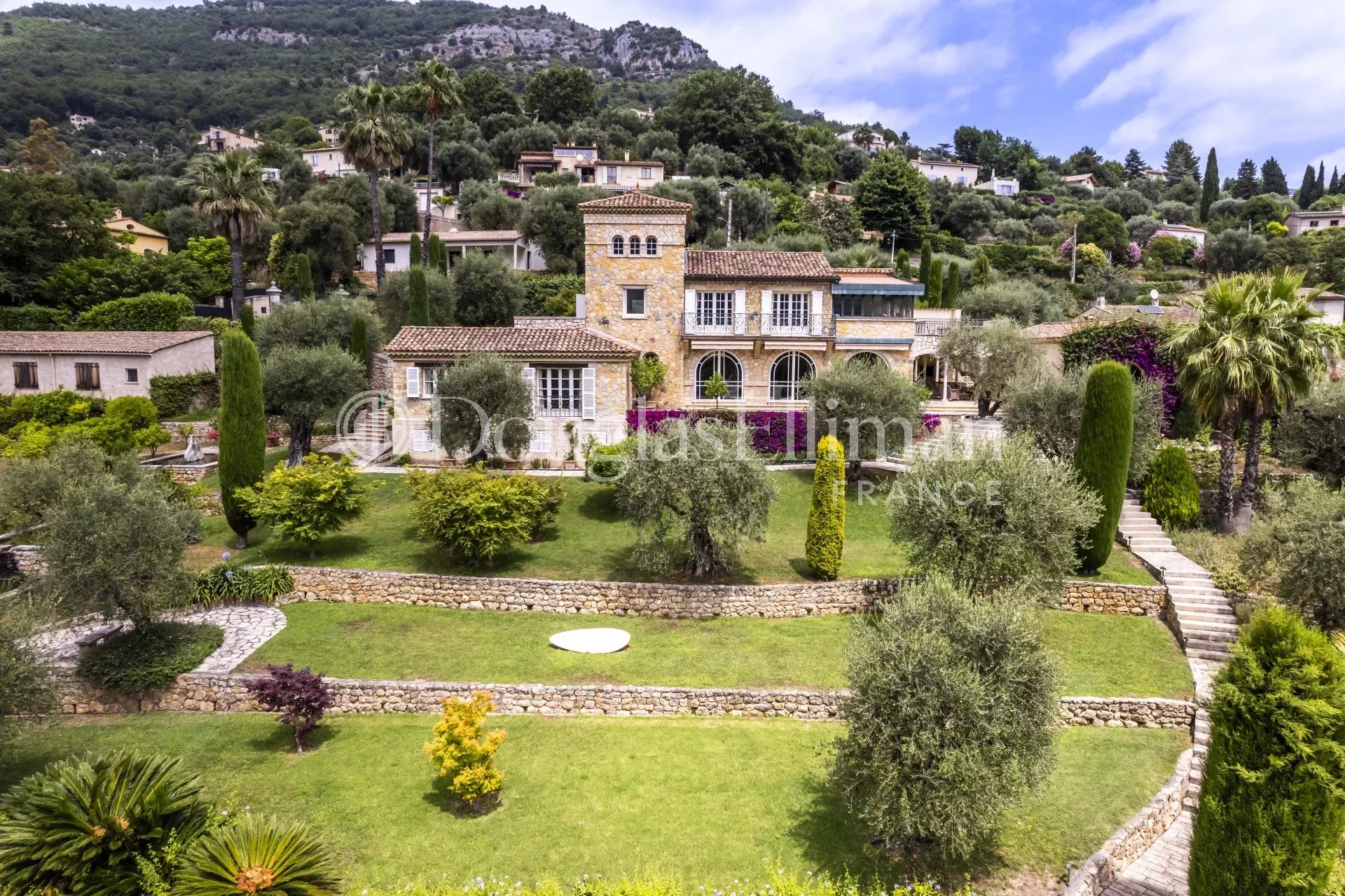 LE BAR-SUR-LOUP : An Exceptional Stone Estate with Panoramic Views, Pool, Tennis & Provençal Gardens - Picture n°3