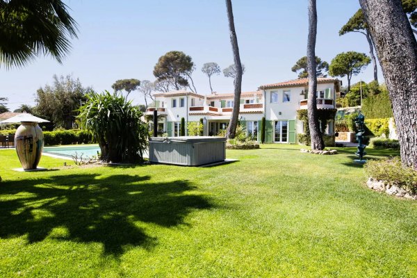 Elegant property with sea view Antibes — photo 7